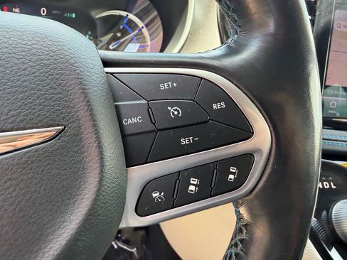 Used 2021 Chrysler Pacifica Touring-L FWD image 29
