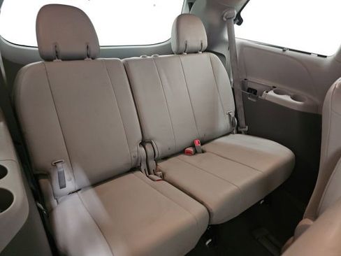 Used 2019 Toyota Sienna XLE w/ XLE Navigation Package image 34