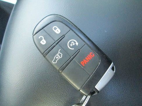 Used 2019 Jeep Grand Cherokee Altitude image 24