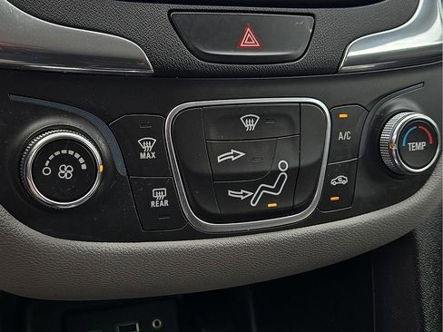 Used 2019 Chevrolet Equinox LS FWD image 15