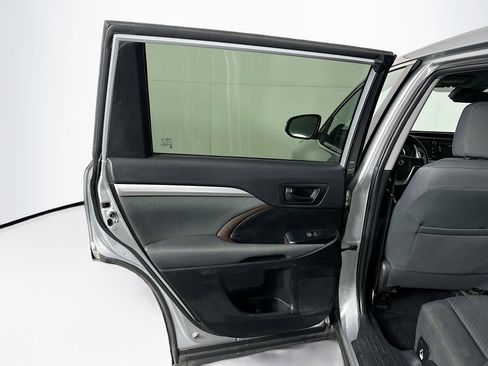 Used 2019 Toyota Highlander LE image 24