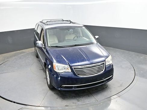 Used 2012 Chrysler Town & Country Touring-L w/ Entertainment Group #2 FWD image 16