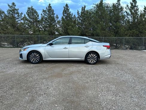 Used 2024 Nissan Altima 2.5 SV FWD image 3