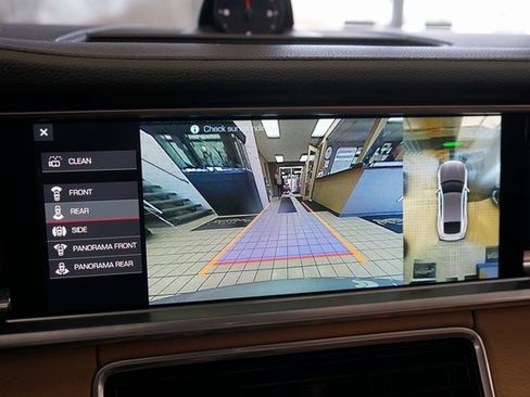 Used 2019 Porsche Panamera 4 image 9