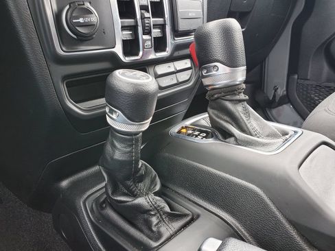 Used 2023 Jeep Wrangler Unlimited w/ Cold Weather Group AWD/4WD image 33