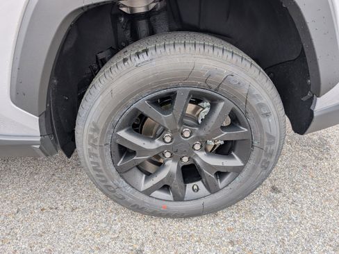 New 2025 Toyota RAV4 LE image 28