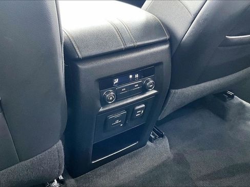 Used 2021 Chevrolet Traverse RS AWD/4WD image 36