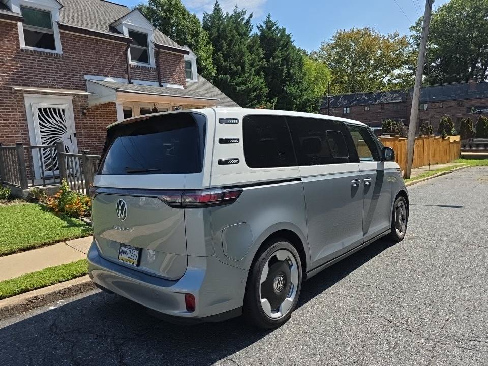 Certified 2025 Volkswagen ID. Buzz Pro S Plus RWD image 10