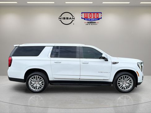 Used 2025 GMC Yukon XL Denali AWD/4WD image 2