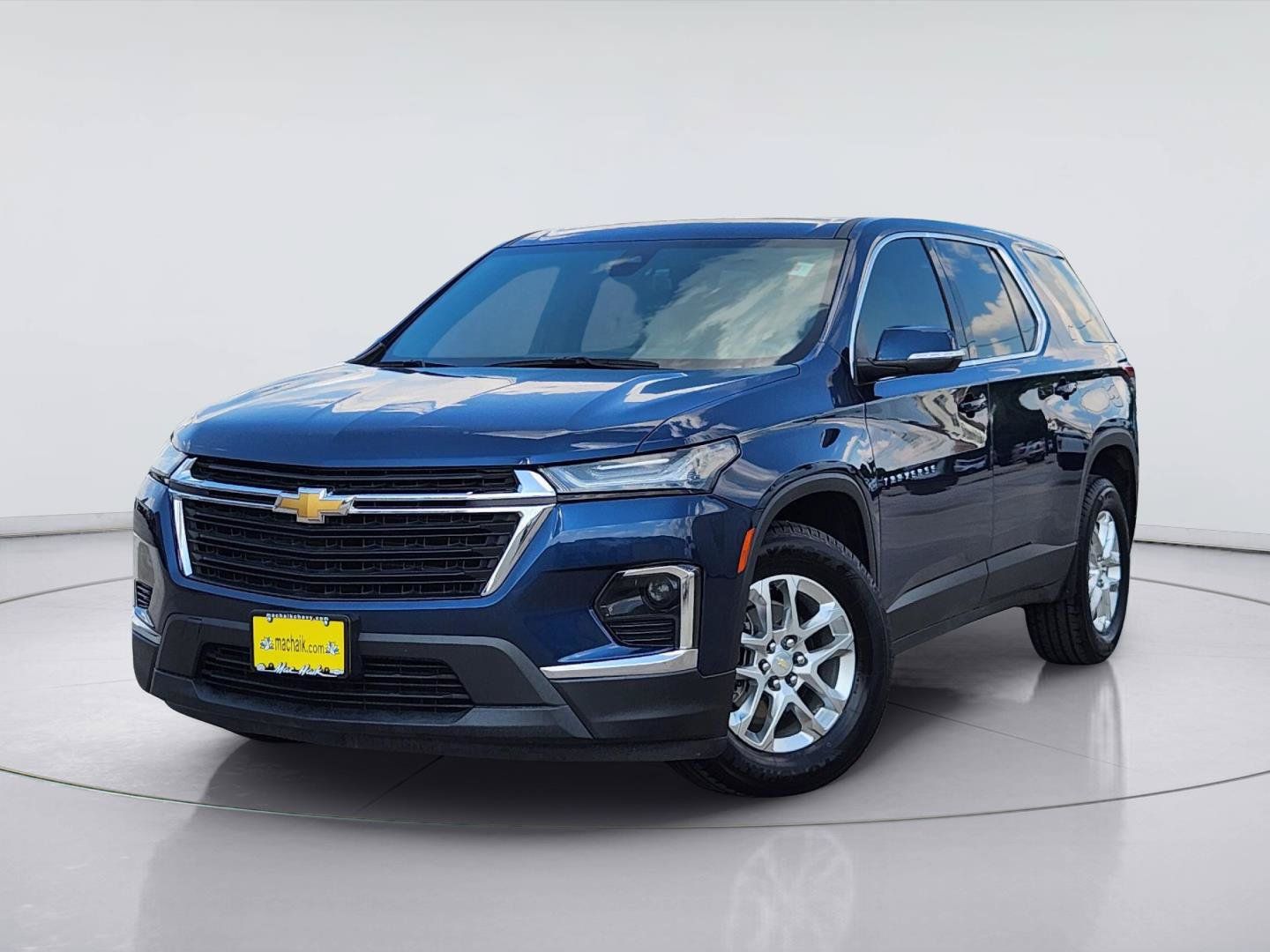 Used 2023 Chevrolet Traverse LS w/ Safety Package FWD image 1