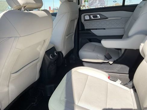 Used 2025 Ford Explorer Platinum w/ Ultimate Package AWD/4WD image 22