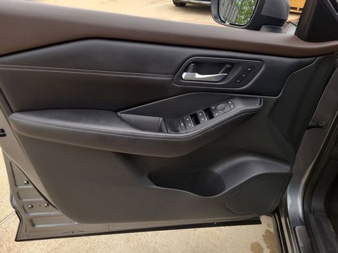 Used 2023 Nissan Rogue SL w/ SL Premium Package FWD image 18