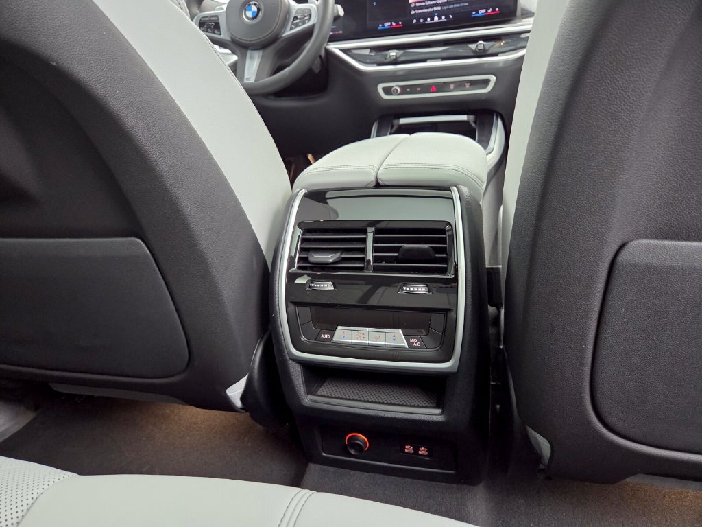 Used 2024 BMW X5 xDrive40i w/ M Sport Package AWD/4WD image 19