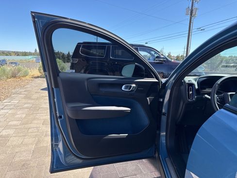 Used 2023 Volvo C40 P8 Recharge Ultimate image 9