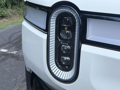 Used 2022 Rivian R1S Launch Edition AWD/4WD image 13