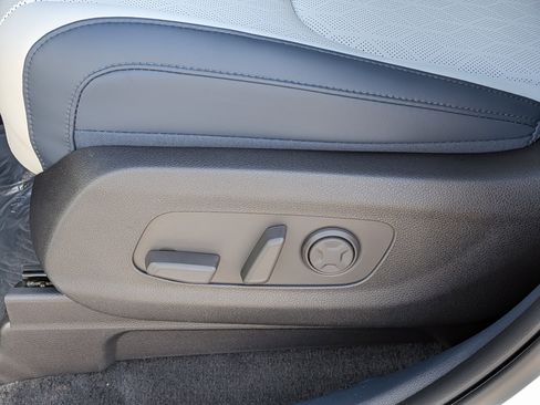New 2026 Kia Carnival EX FWD image 26