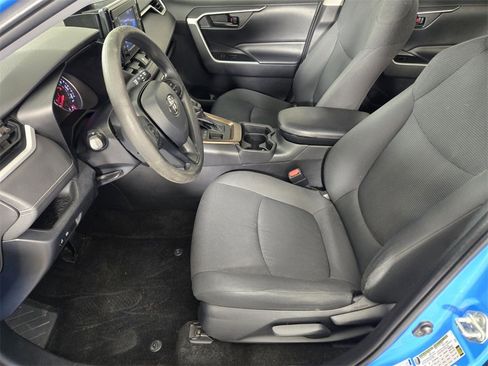 Used 2020 Toyota RAV4 LE image 11