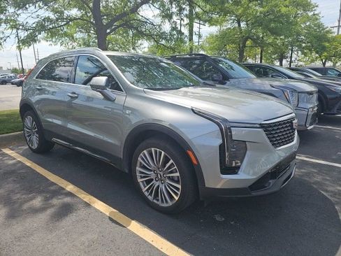 Used 2024 Cadillac XT4 Premium Luxury FWD image 2