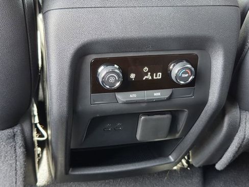 Used 2026 Chevrolet Traverse LT w/ Midnight/Sport Edition FWD image 17