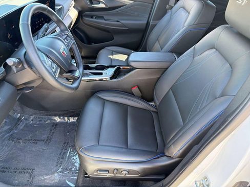 Used 2024 Buick Envista Sport Touring w/ Convenience I Package FWD image 5