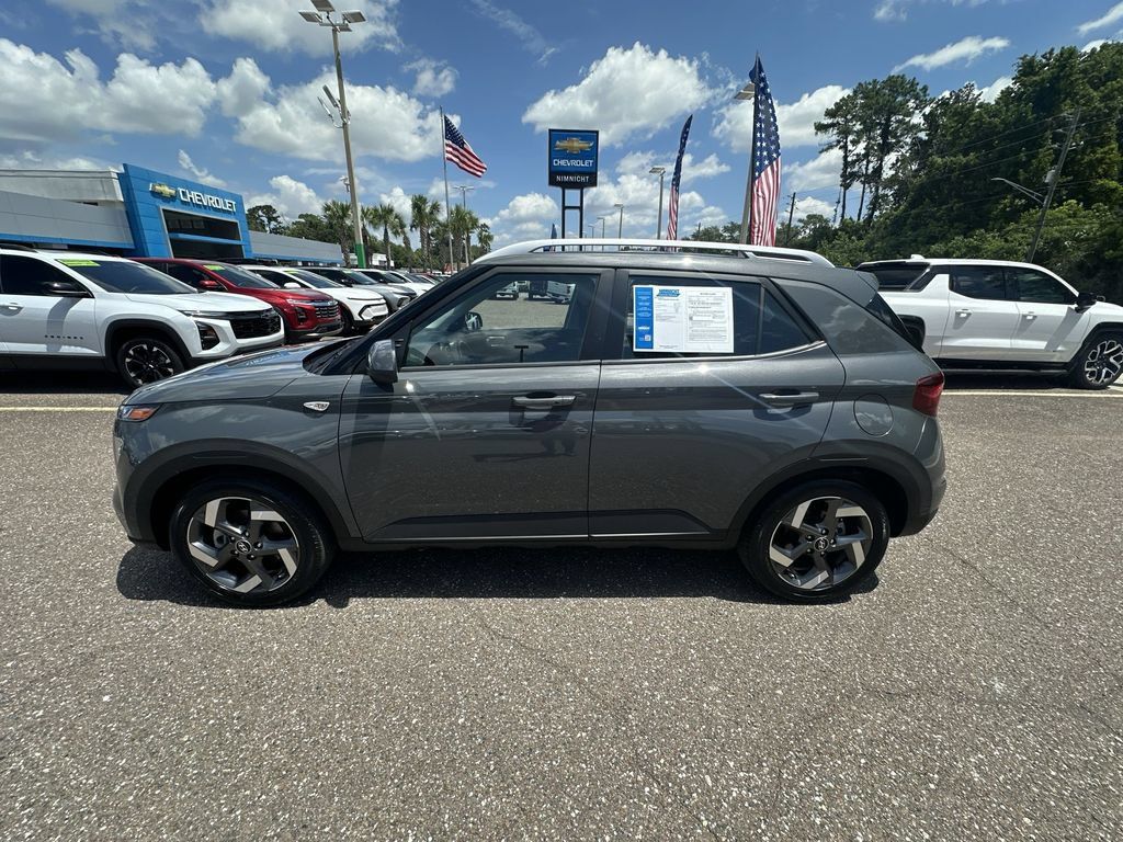 Used 2025 Hyundai Venue SEL FWD image 13