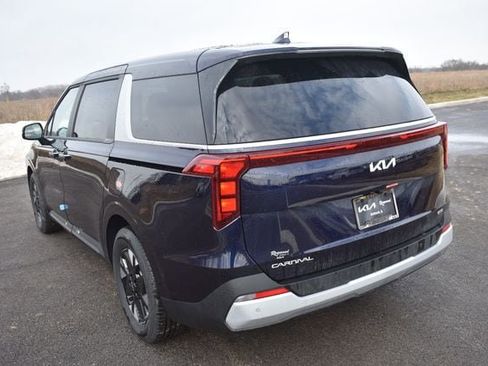 New 2026 Kia Carnival LXS image 6