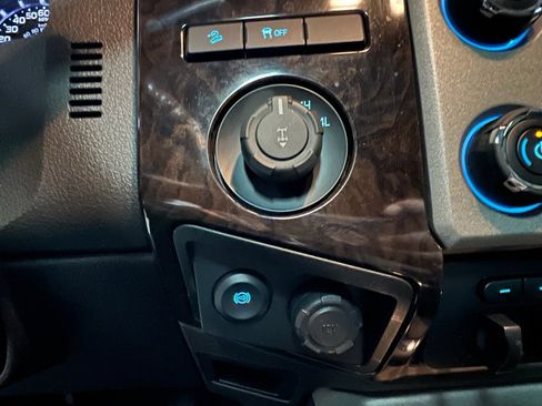 Used 2016 Ford F250 Platinum w/ Platinum Package image 27