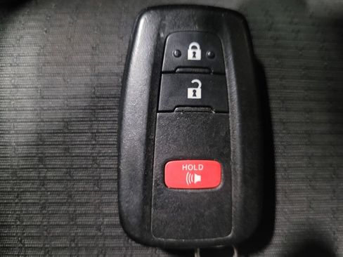 Used 2019 Toyota C-HR XLE image 32