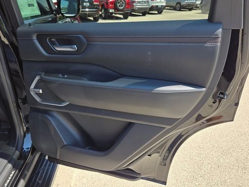 New 2025 Nissan Armada Platinum Reserve image 12