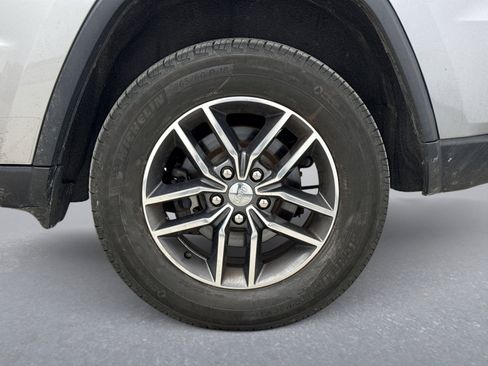 Used 2018 Jeep Grand Cherokee Limited image 12