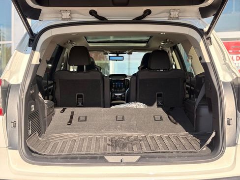 Used 2022 Subaru Ascent Touring AWD/4WD image 8