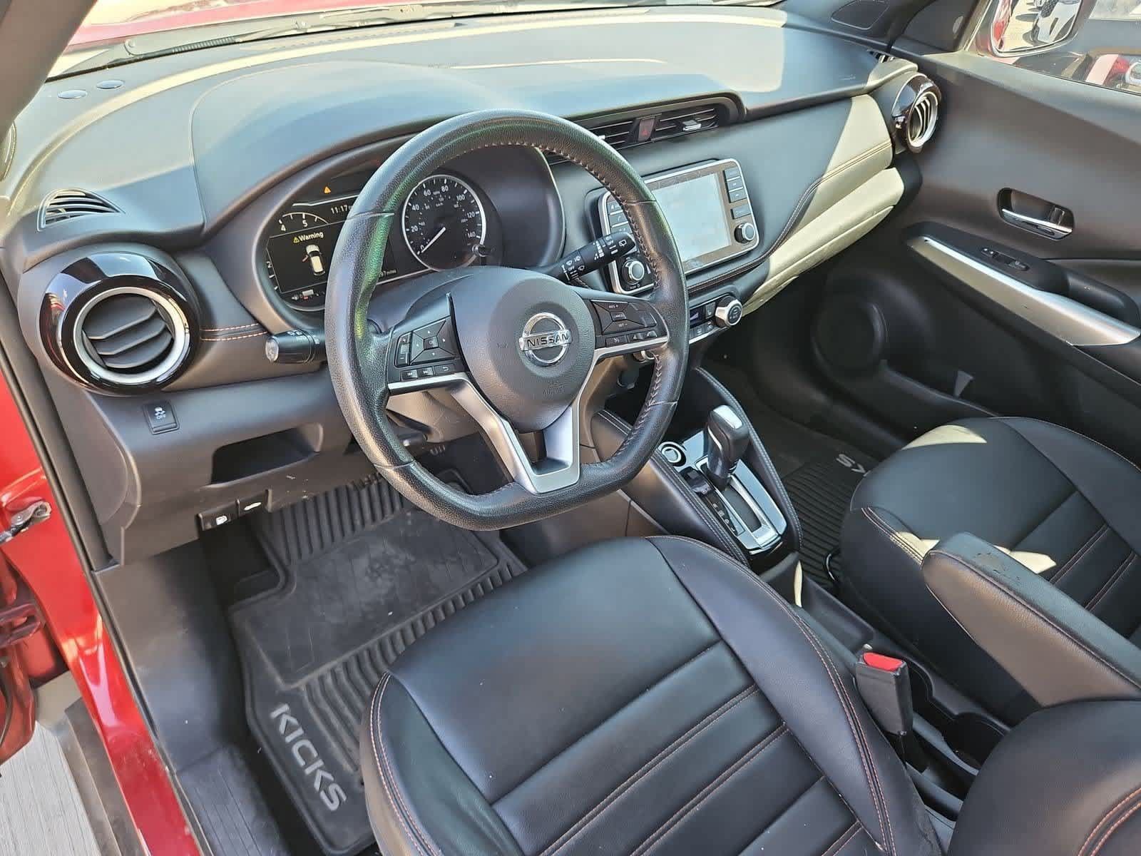 Used 2019 Nissan Kicks SR w/ SR Premium Package FWD image 2