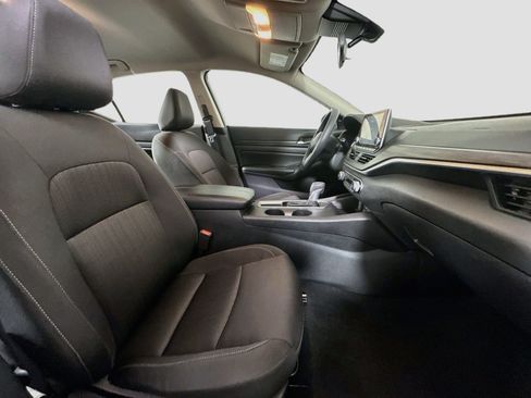 Used 2025 Nissan Altima 2.5 SV FWD image 29