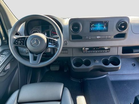 Used 2024 Mercedes-Benz Sprinter 2500 image 25