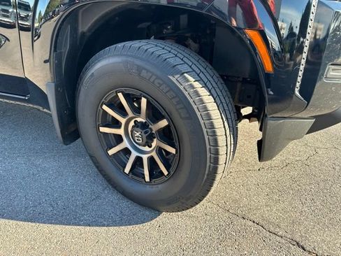 Used 2022 Nissan Frontier S w/ Technology Package AWD/4WD image 9