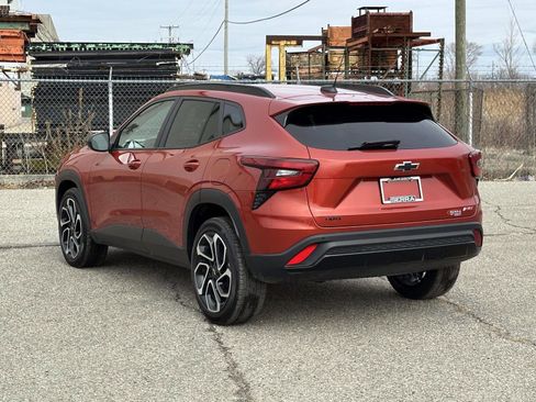 Used 2024 Chevrolet Trax RS w/ Sunroof Package image 3