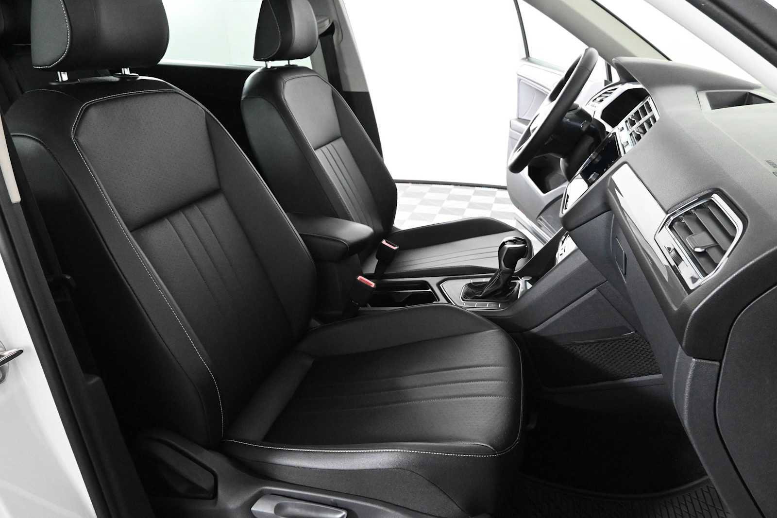 Certified 2022 Volkswagen Tiguan SE FWD image 10