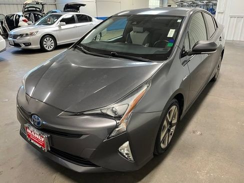 Used 2016 Toyota Prius Three Touring FWD image 7