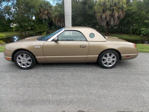 Used 2005 Ford Thunderbird RWD image 11