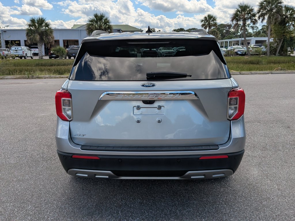 Used 2024 Ford Explorer XLT w/ Equipment Group 202A RWD image 6