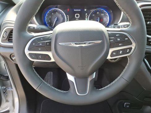 New 2026 Chrysler Pacifica Select image 19