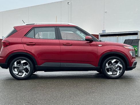 Used 2025 Hyundai Venue SEL image 3