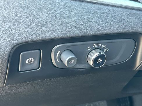 Used 2020 Buick Enclave Essence w/ Sport Touring Edition FWD image 24