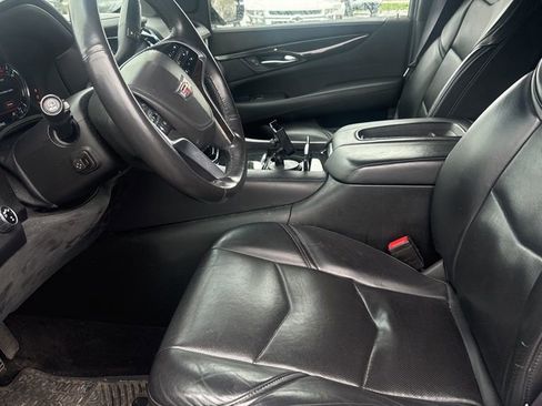 Used 2017 Cadillac Escalade Platinum image 3