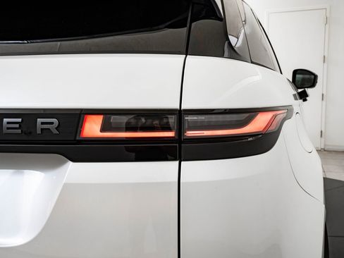 Certified 2026 Land Rover Range Rover Evoque Dynamic SE AWD/4WD image 9