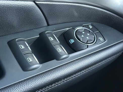 Used 2019 Ford Explorer XLT image 17