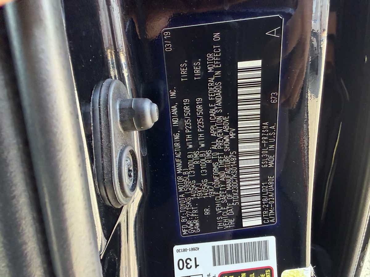 Used 2019 Toyota Sienna SE w/ Carpet Mat Package FWD image 12