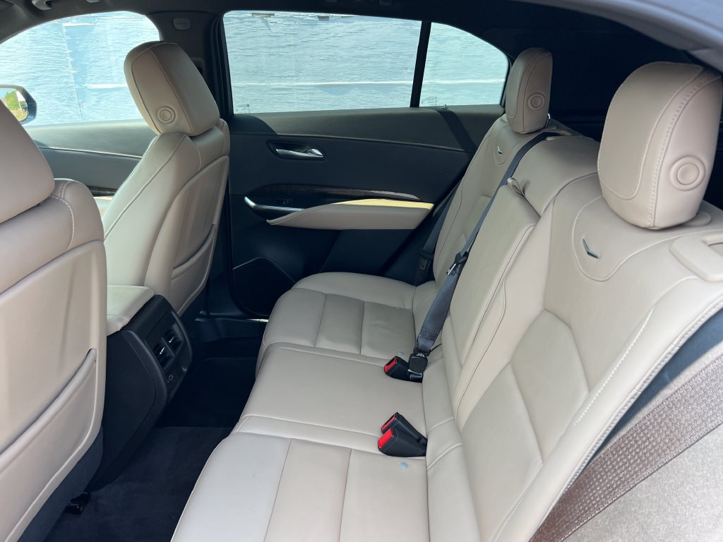 Used 2025 Cadillac XT4 Premium Luxury FWD image 15
