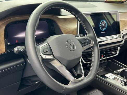 Used 2024 Volkswagen Atlas SE FWD image 17