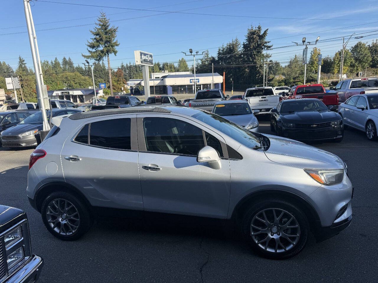 Used 2018 Buick Encore Sport Touring FWD image 4